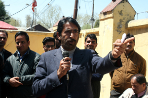 PCC(I) chief G A Mir addressing a press conference in Anantnag on Tuesday. -Excelsior/Sajad Dar