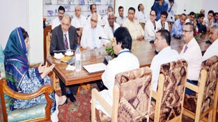 Chief Minister Mehbooba Mufti interacting with faculty of SKIMS Soura on Tuesday.