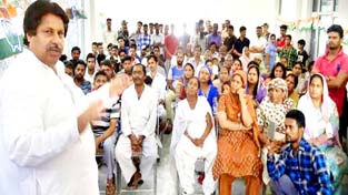 Cong leader Raman Bhalla addressing public meeting at Bahu Fort Colony in Jammu.