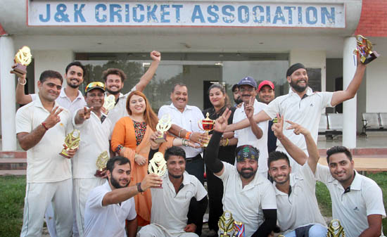 Hindi Media Cricket Club players receiving 1st Media-XI T-20 Tri-Angular Series title trophy from the dignitaries at GGM Science College ground, Jammu.