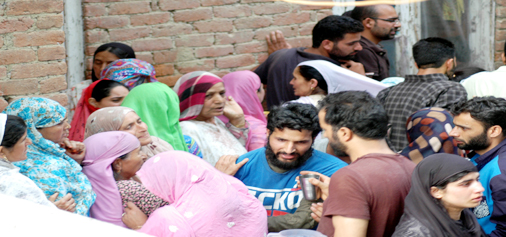 Family members and relatives mourn the killing of PDP worker in Dailgam in Anantnag on Saturday.—Excelsior/Sajad Dar