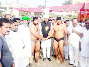 Former Minister Surjeet Singh Slathia declaring winner of Wrestling Competition at Vijaypur.