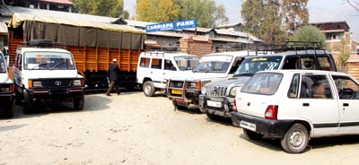 Passenger cabs blocking entrance to Carriapa Park in Baramulla. -Excelsior/Aabid Nabi