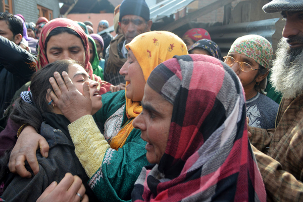Muslim women console KP woman’s daughter at Levdoora, Anantnag on Sunday. —Excelsior/Sajad Dar