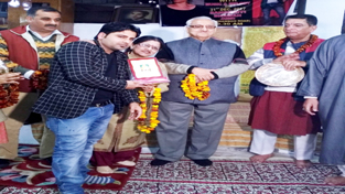 Famous actor/comedian Anil Koul Chingari being honoured by dignitaries in Jammu on Sunday.