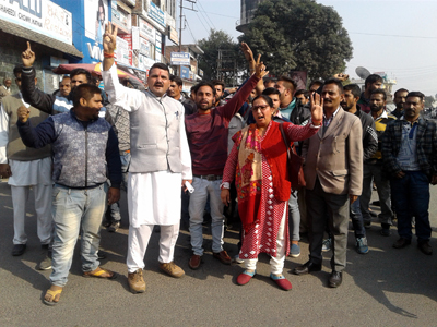 The residents of Keerian Gandyal raising slogans during protest demonstration at Shaheedi Chowk Kathua. -Excelsior/Pardeep Sharma