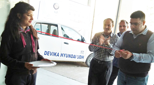 MD of Devika Hyundai, Udhampur, Abhimaniue Gupta, inaugurating free car clinic at Udhampur.