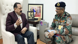 Union Minister Dr Jitendra Singh being briefed by Director General, Border Road Organisation (BRO), Lt. General S K Shrivastava about the construction of bridges and roads in the Kathua-Udhampur sector.