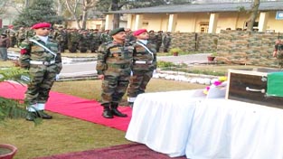 GOC Ace of Spades Division and other ranks laying wreath to pay respect to martyr Naik Jagdish in Rajouri area.
