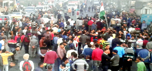 Mob protesting at National Highway at Gurha Morh, Samba on Monday. -Excelsior/Gautam