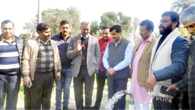 VC, Kissan Advisory Board, Daljit Singh Chib interacting with farmers in Basholi on Friday.
