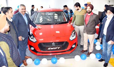 JP Singh, IGP Personnel (JKP) along with Territory Sales Manager, Maruti Suzuki India Limited, Siddharth Kohli and others unveiling Maruti Suzuki's all-new Swift.