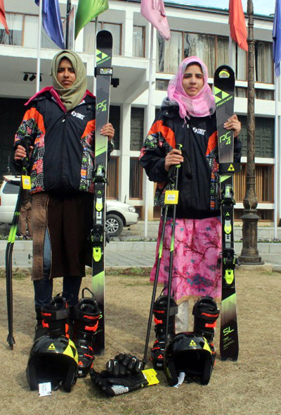 Ace skiers from Valley before leaving for Iran.