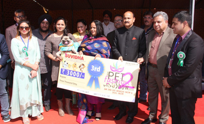 Chairperson PWWA, Bharti Vaid distributing prizes during Dog & Pet Fashion Show at Gulshan Ground in Jammu.