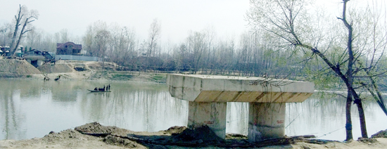 A view of incomplete Takanwari Foot bridge on the outskirts of Srinagar. —Excelsior/Shakeel
