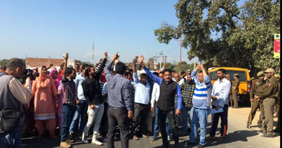 Residents of Raipur-Domana protesting against dumping of garbage in the area.