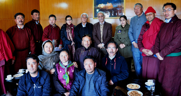 Dineshwar Sharma with a delegation in Leh on Sunday. —Excelsior/Morup Stanzin
