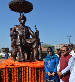 CM Mehbooba Mufti and DyCM Dr Nirmal Singh during unveiling of statue of Maharaja Hari Singh on Tawi bank on Friday. — Excelsior/Rakesh