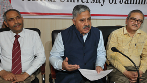 CUJ VC Prof Ashok Aima addressing press conference at Jammu on Friday. — Excelsior/Rakesh