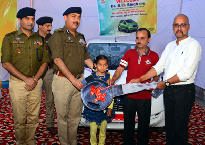 Dr SD Singh, IGP, Jammu Zone, alongwith Rajesh Sharma, Retail Territory Manager of BPCL in J&K handing over key of a car to its winner during a customer connect programme of BPCL at Kathua.