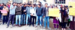 Dental College students protesting in Srinagar. -Excelsior/Shakeel