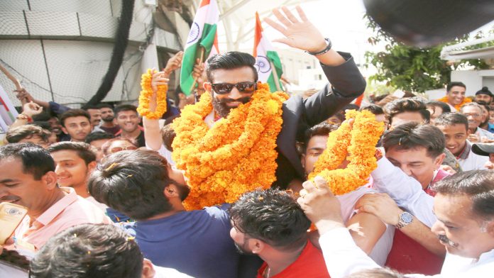 Surya Bhanu Partap being accorded warm reception on his return from Asian Games.