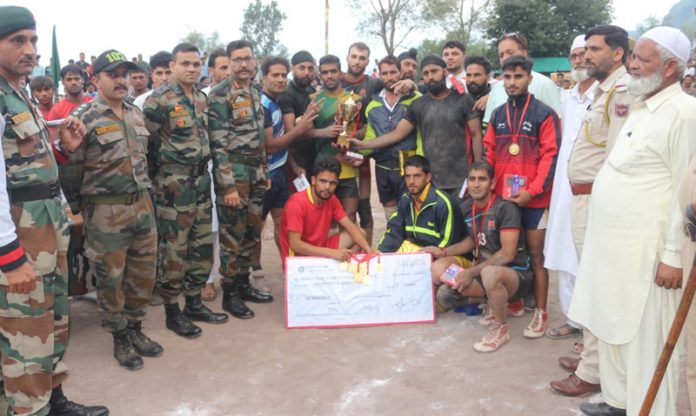 Army Officers honouring winners of Inter-Village Kabaddi Tournament in Rajouri.