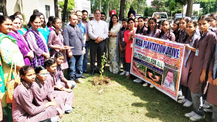 Former Deputy CM, Kavinder Gupta with students of GGHS, Gandhi Nagar on Monday.