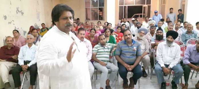 Senior Cong leader Raman Bhalla interacting with people in Gandhi Nagar constituency on Tuesday.