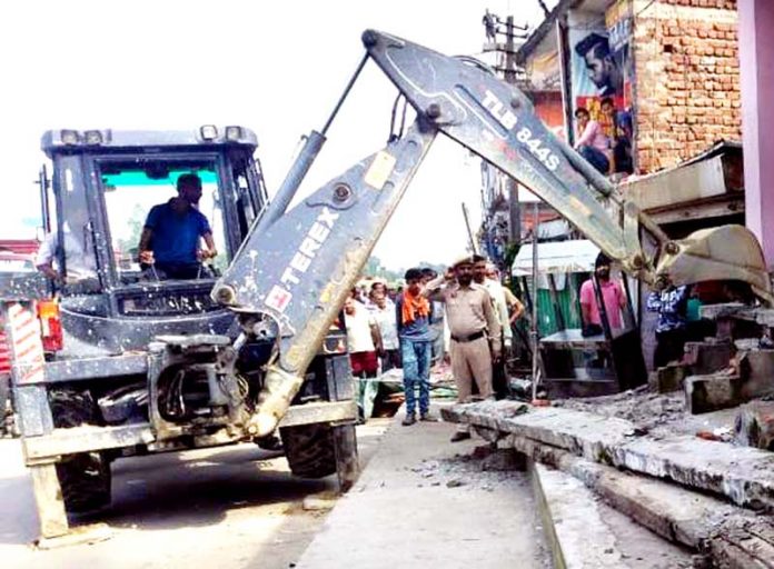 A JCB dismantling illegal structures at Chadwal on Friday. -Excelsior/Pardeep