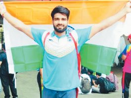 Sandeep Chaudhary holding Indian Flag after climbing World Record.