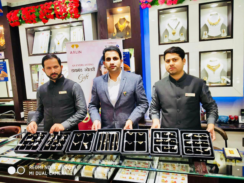 Mulkh Raj Ashok Kumar launches all new ‘Arlin Diamond Jewellery ...