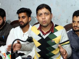 ‘Haq Insaaf Council’ leader Zeshan Syed addressing a press conference at Jammu on Wednesday. -Excelsior Rakesh