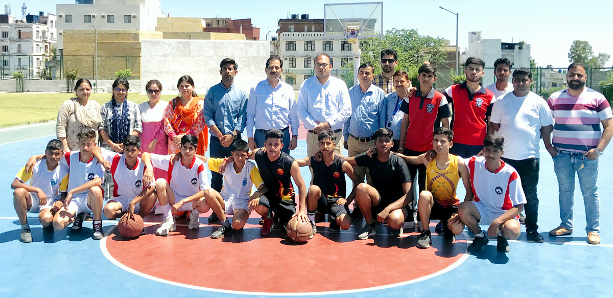 Players posing along with the chief guest and other dignitaries during inaugural ceremony of Inter School tournament at Katra.