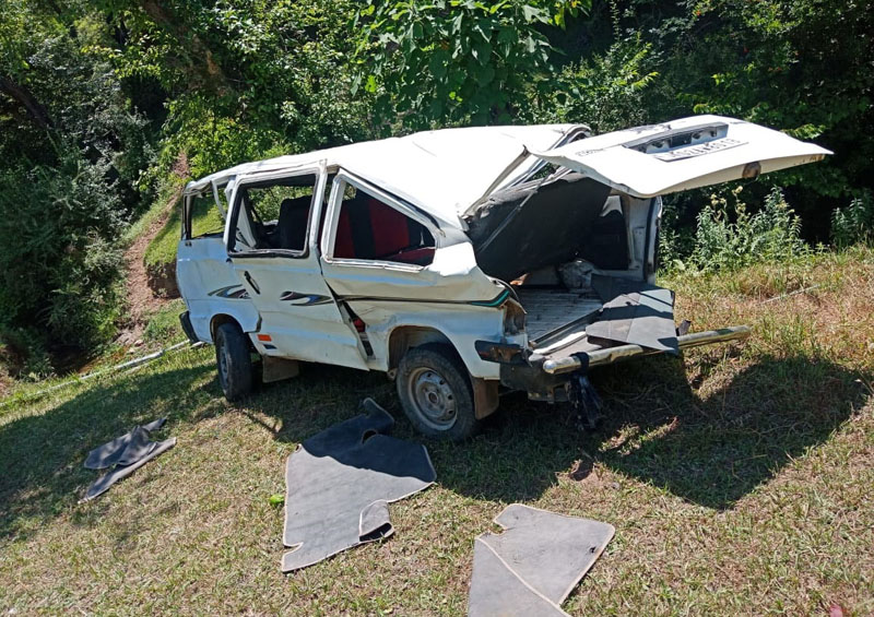A Maruti Van lying in gorge after it rolled down from the road near Mendhar in Poonch on Wednesday. —Excelsior/Rahi Kapoor