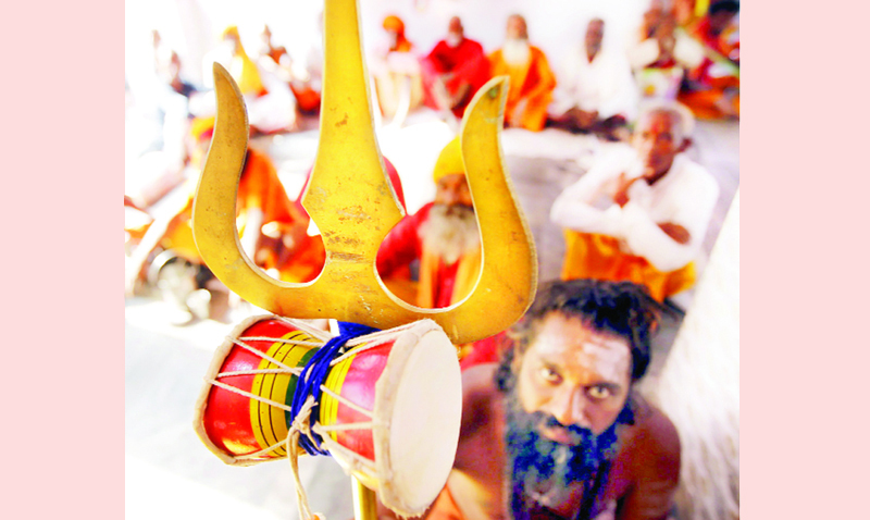 A Shri Amarnath bound Sadhu at Ram Mandir Purani Mandi displaying ‘Trishul and Damroo’ on Sunday. -Excelsior/Rakesh