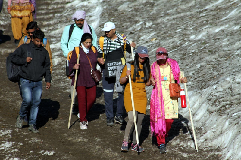 Yatris on way to holy cave via Chandanwari track on Thursday. — Excelsior/Sajjad Dar