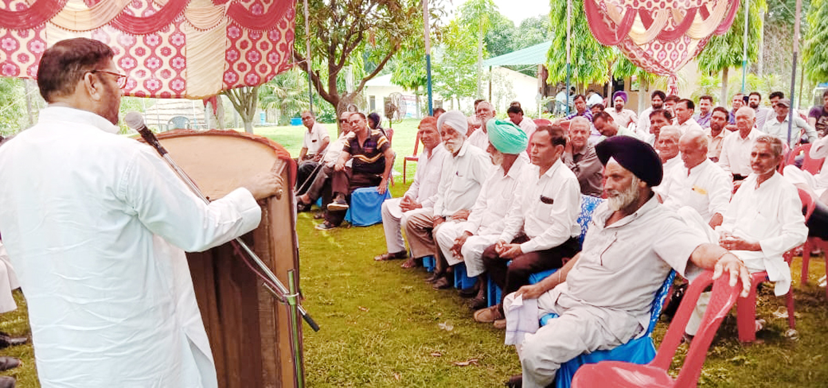 Ex-MP Madan Lal Sharma addressing workers' meeting at Akhnoor on Monday.