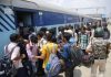 NIT students boarding train at Jammu Tawi Railway Station on Sunday. —Excelsior/Rakesh