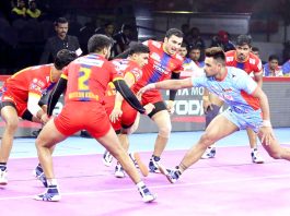 Players in action during PKL match at Bengaluru on Sunday.