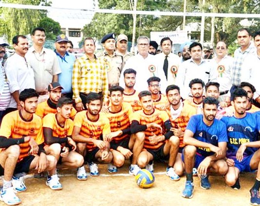 Players posing along with Advisor Farooq Khan and other dignitaries during inaugural ceremony of 5th Edition of State Level Inter Collegiate Governor's Silver Rolling Volleyball Championship.