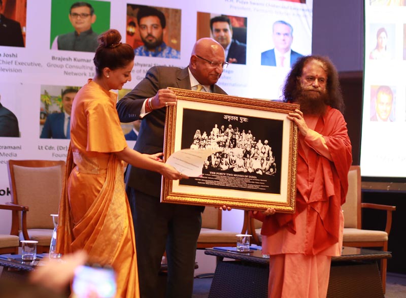 H H Pujya, Swami Chidanand Saraswatiji being honoured at ‘Pursuit of Peace & Happiness’ program in New Delhi.