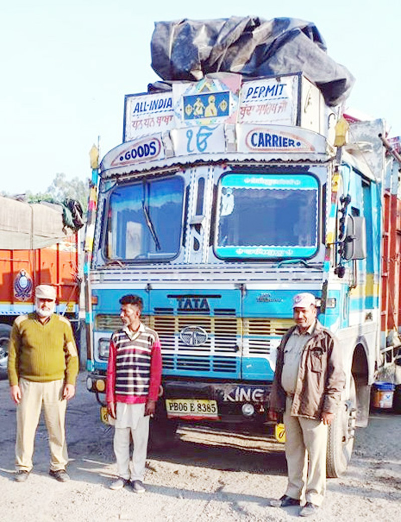 Truck carrying poppy straw in custody of Excise sleuths at Lakhanpur.