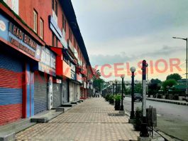 A deserted street in City Centre Lal Chowk soon after the lockdown was imposed across Kashmir on Wednesday. -Excelsior/Shakeel