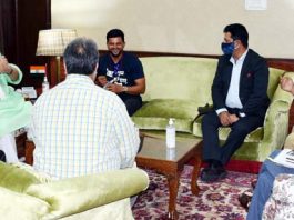 Lieutenant Governor Manoj Sinha interacting with officials of J&K Sports Council and Youth Services & Sports Department along with Cricketer Suresh Raina during meeting at Srinagar.