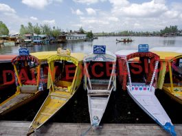 Deserted ‘Shikaras’ on the banks of Dal lake in Srinagar as tourists stay away from Kashmir due to Coronavirus. -Excelsior/Shakeel