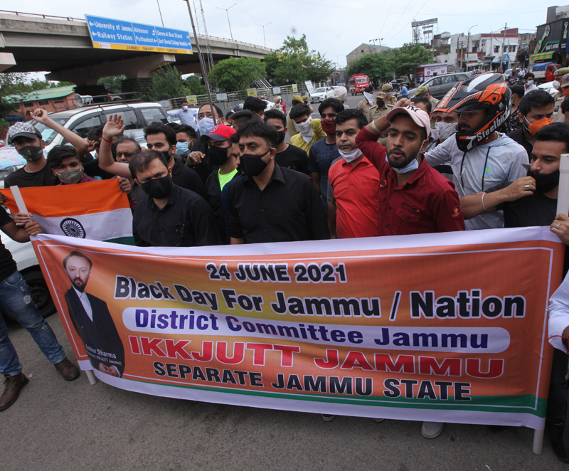 IkkJutt Jammu activists protesting against Central Govt’s talks with Kashmiri leaders. — Excelsior/Rakesh
