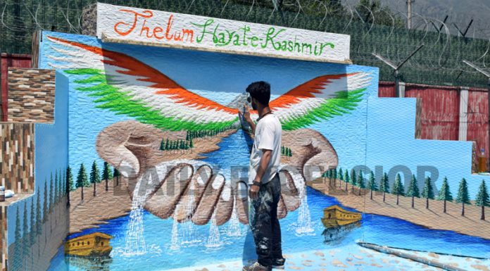 An artist paints a graffiti outside the Army Headquarters in Srinagar. —Excelsior/Shakeel