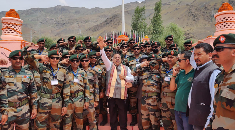 BJP, national general secretary, Tarun Chugh with soldiers at Drass on the occasion of Kargil Vijay Diwas.