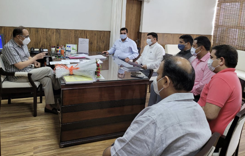 A delegation of CCI Jammu in a meeting with Principal Secretary PDD Rohit Kansal.